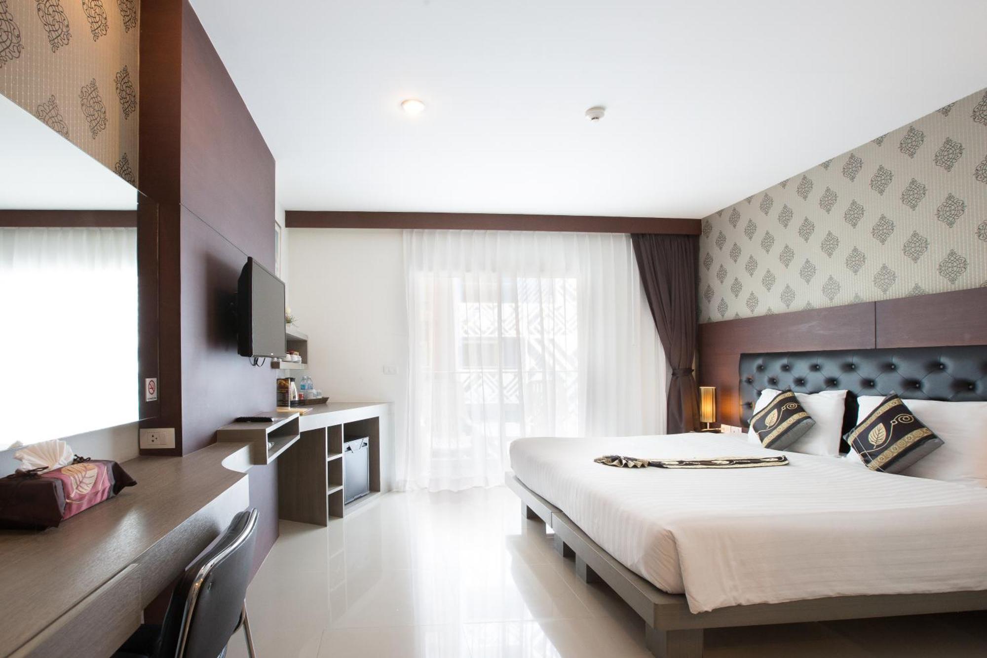 Hemingways Silk Hotel Patong Exterior foto